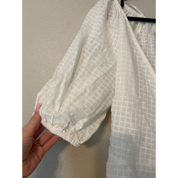 Universal Thread | Textured Tie-Front Peplum Top w/ Puff Sleeves (White) - Picture 3 of 9